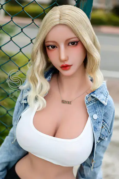 161cm / 5ft3″ F-cup Makoto.A