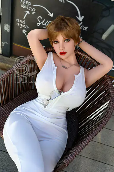 157cm / 5ft2″ H-cup Nidalee.E