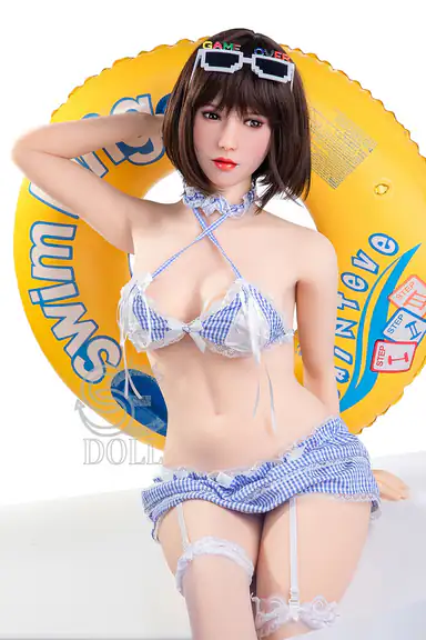 163cm / 5ft4″ E-cup Queena.A (Nina)