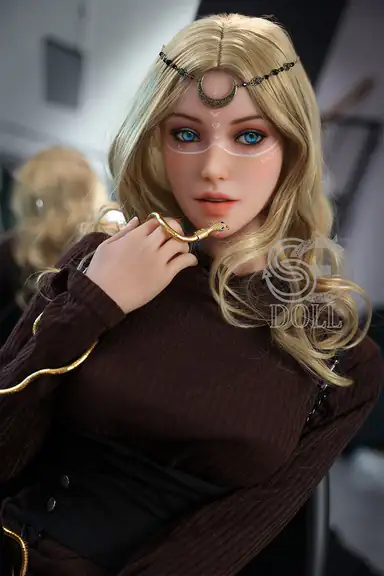 163cm / 5ft4″ E-cup Vicky.B