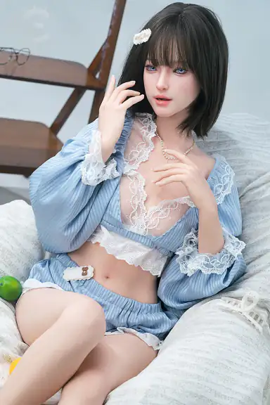 T153cm / 5ft0″ A-cup Shion (Full silicone body with realistic skin texture)