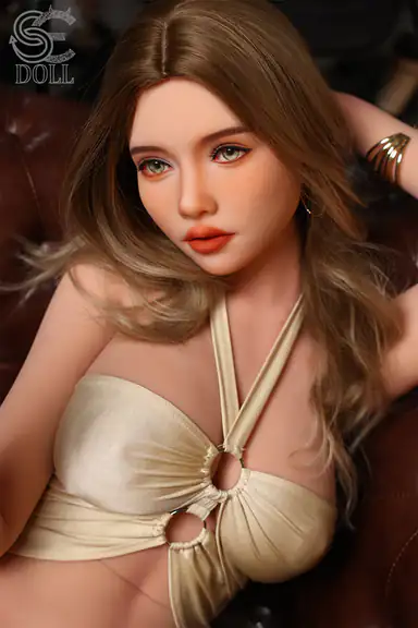 165cm / 5ft5″ C-cup Kemeny.C