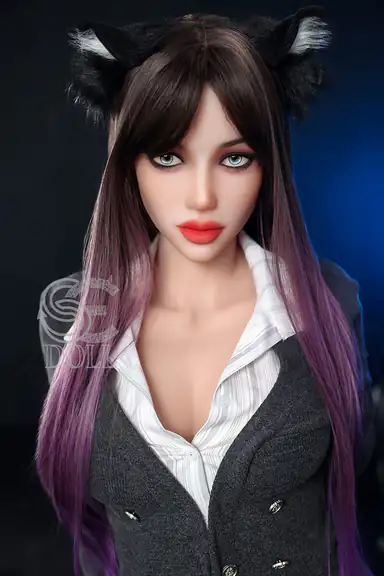 168cm / 5ft6″ F-cup Maggie.B